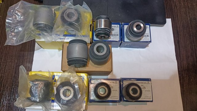Цапфа права DB5Z5B758B MARKET (OEM)