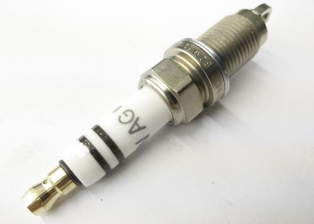 Свічки запалювання 101905601F VAG
