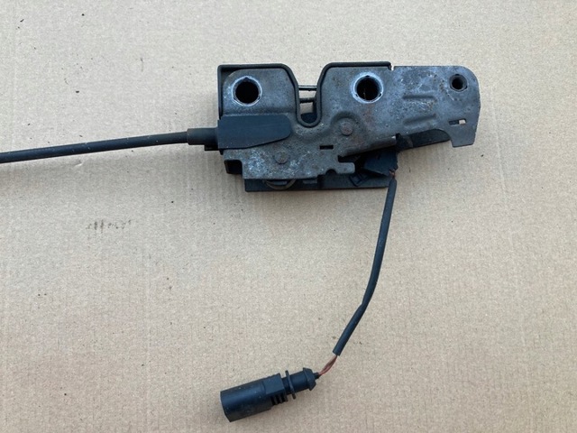 Замок кришки капота 3T0823509 VAG
