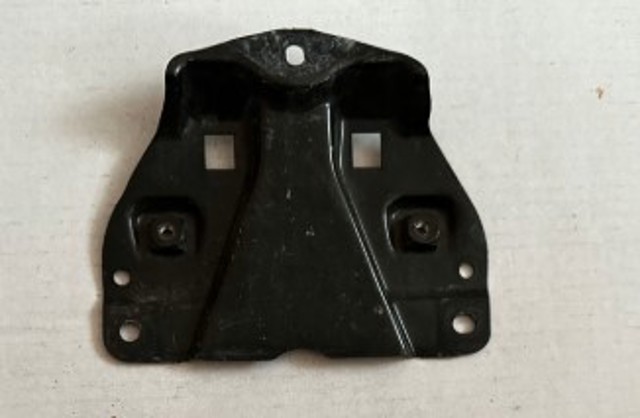 Кріплення бампера переднього 3V0805489B VAG