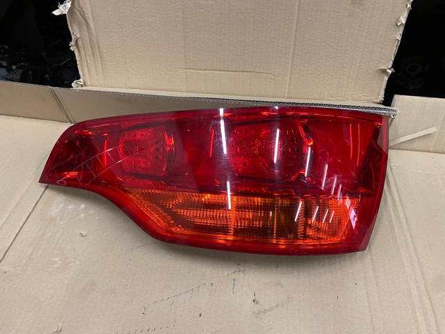 Задні ліхтарі 4L0945094 VAG