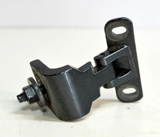 Петля багажника 8U0827299D VAG