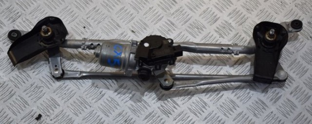 Мотор склоочисника передній TK7867340A MAZDA