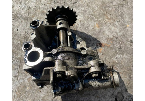 Насос маслозакачуючий 150005392R RENAULT