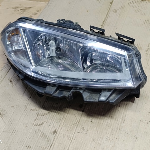 Фара основна права 8200073221 RENAULT