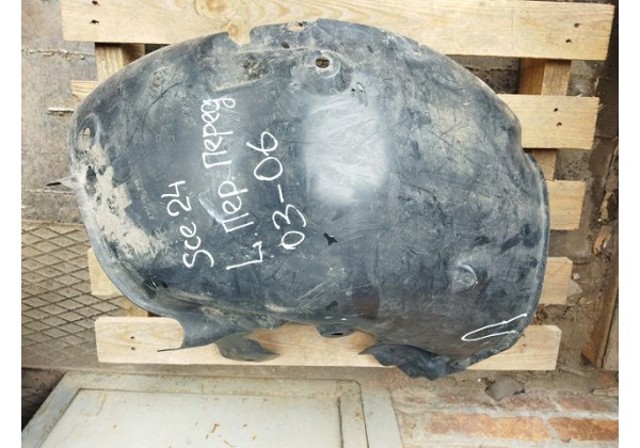 Підкрилок переднього крила, лівий передній 8200136723 RENAULT