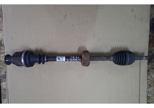 Привід передній правий 8200684084 RENAULT
