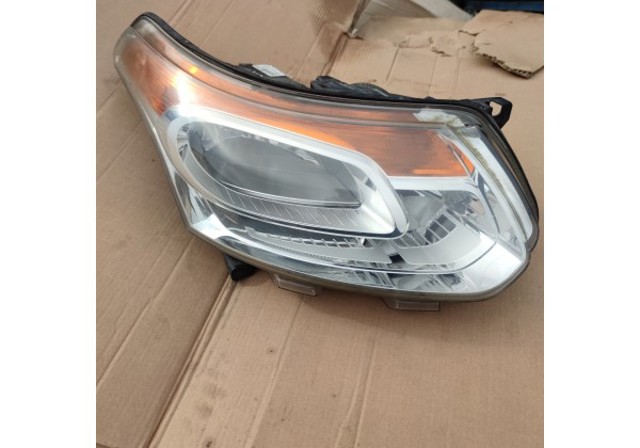 Права блок фара 9681806180 PEUGEOT