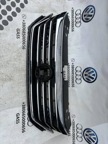 Решітка радіатора 561853651BDZLL VAG
