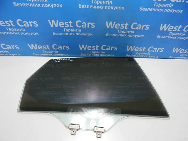 Скло задньої двері правої 62011FG000 SUBARU