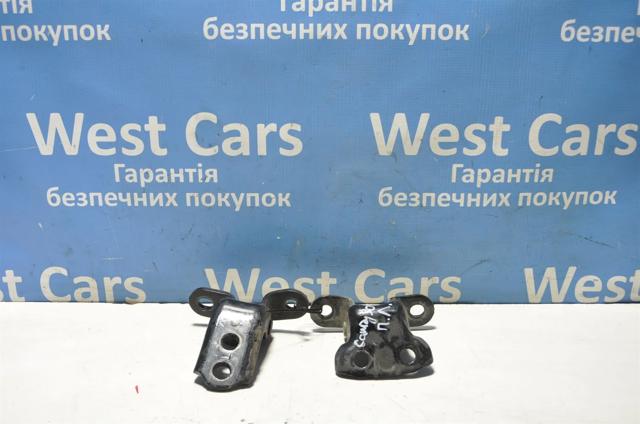 Петля передніх дверей, лівою 68720AA020 TOYOTA