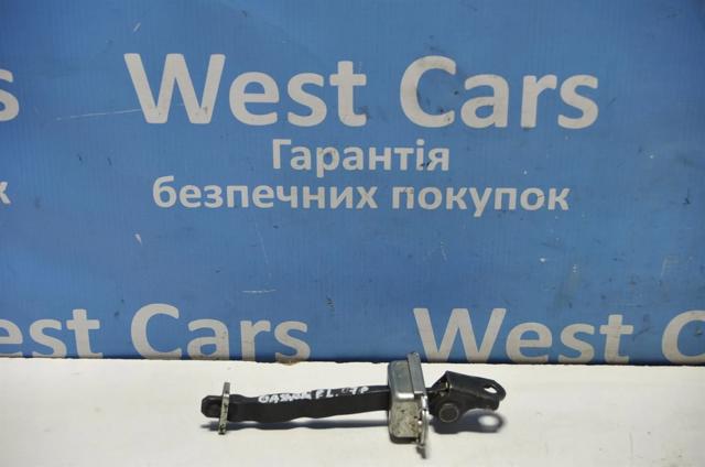 Обмежувач відкриття дверей, передній 80430JD000 NISSAN