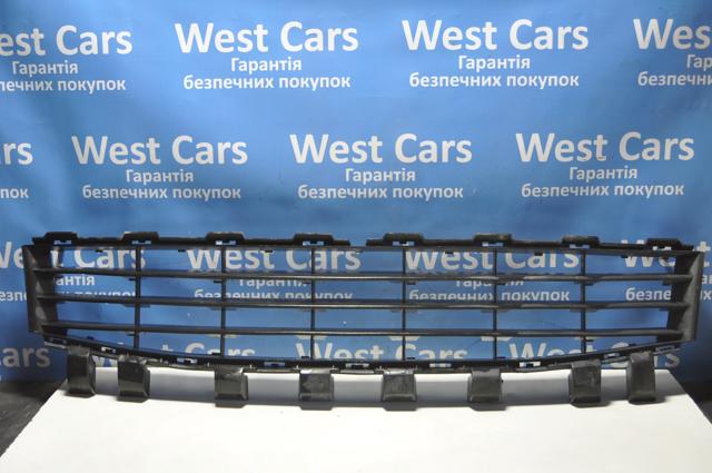 Решітка переднього бампера 8200412379 RENAULT