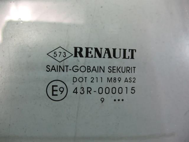 Скло задньої двері правої 823000026R RENAULT