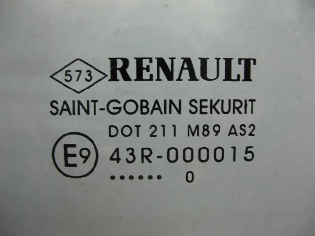 Скло задньої двері лівої 823010028R RENAULT