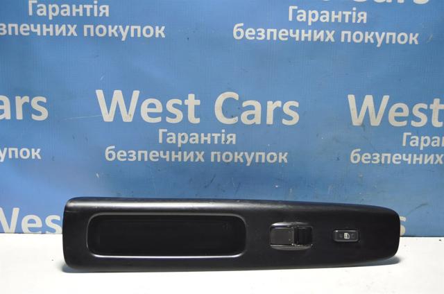 Кнопка підйомника переднього правого скла 8481008010 TOYOTA