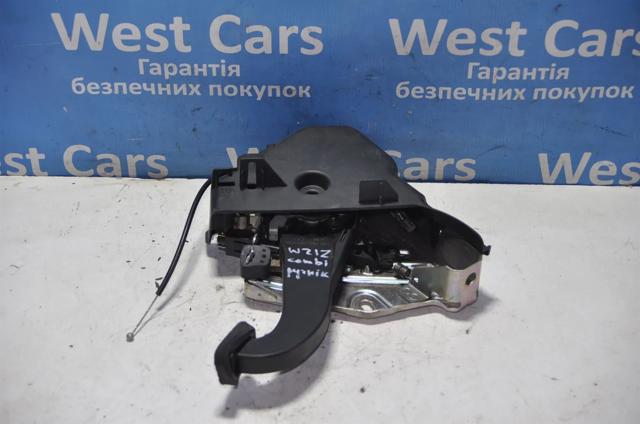 Привід гальма стоянки (управління ручним гальмом) A2044201584 MERCEDES