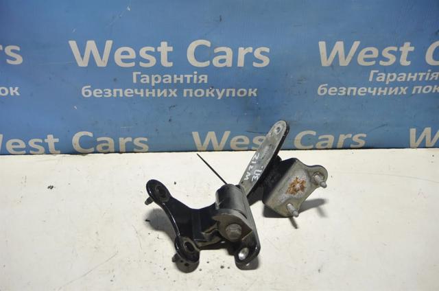 Завіса дверей задніх правих A2047301337 MERCEDES