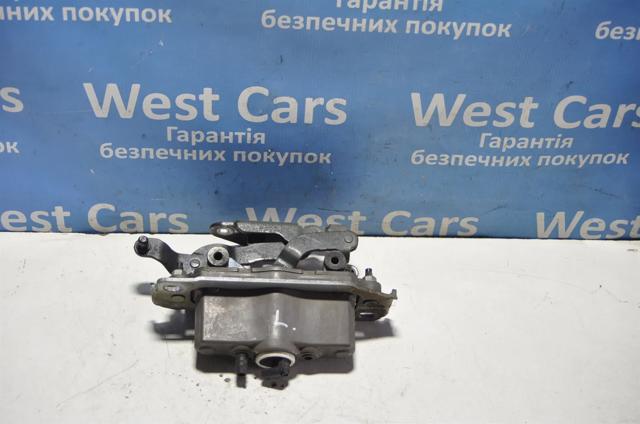 Петля капота, ліва A2048800128 MERCEDES