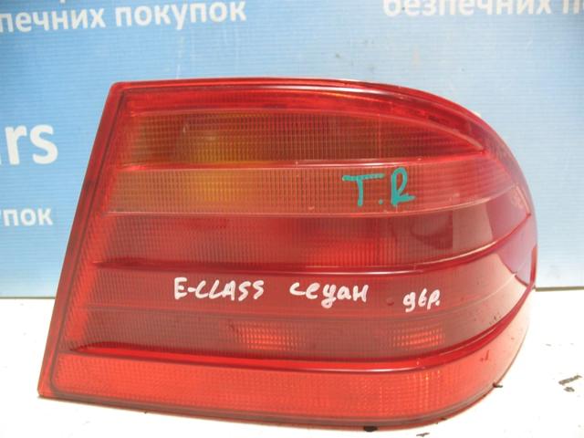 Задній правий зовнішній ліхтар A2108204464 MERCEDES