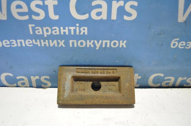 Підкладка під драбину задньої ресори A9013250254 MERCEDES