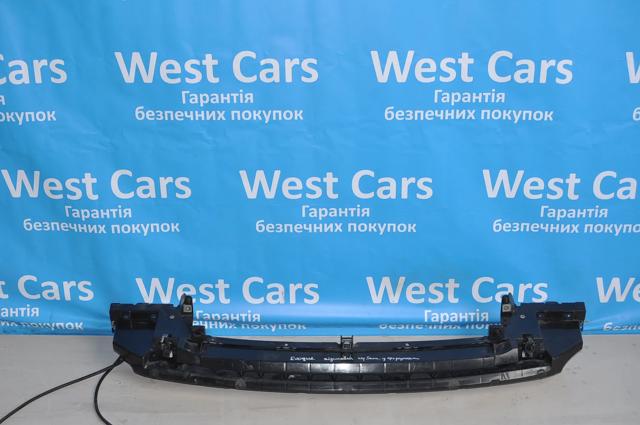 Кронштейн бампера переднього, центральний LR038530 LAND ROVER