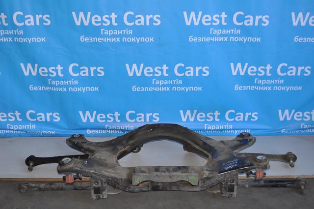 Балка задньої підвіски поперечна LR072077 LAND ROVER