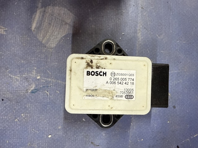Датчик кутової швидкості повороту автомобіля A0065424218 MERCEDES