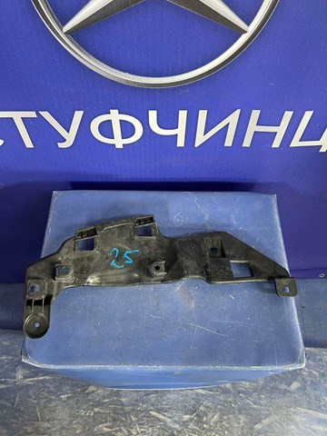 Кронштейн кріплення бампера переднього лівий A1668852714 MERCEDES