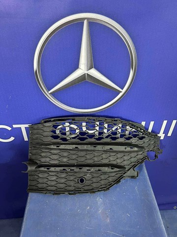 Решітка переднього бампера, нижня A1678857503 MERCEDES