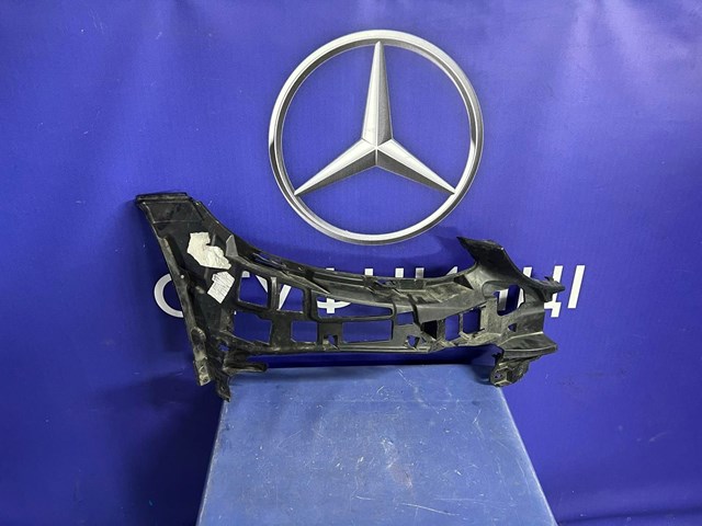 Кронштейн кріплення бампера переднього правий A2058853265 MERCEDES