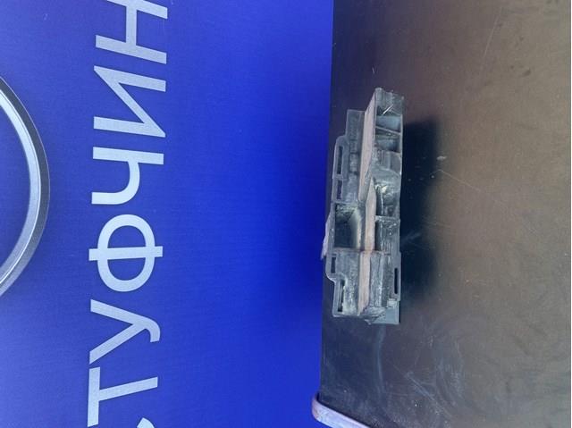 Кронштейн бампера переднього, правий A2128852465 MERCEDES