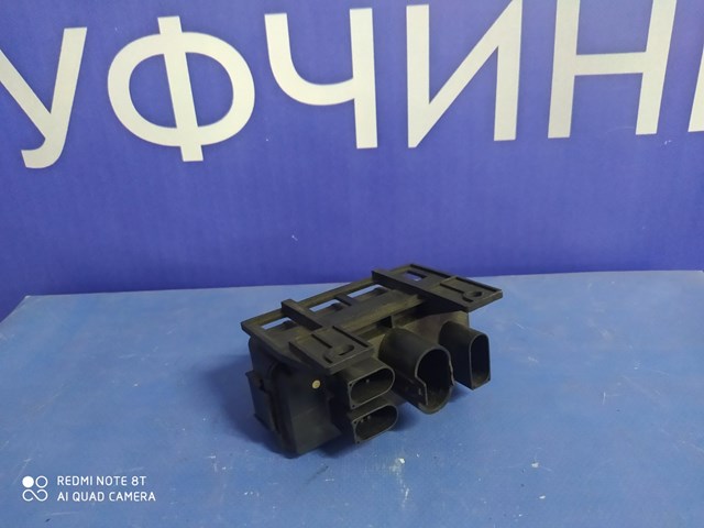 Коробка запобіжників A2205400050 MERCEDES