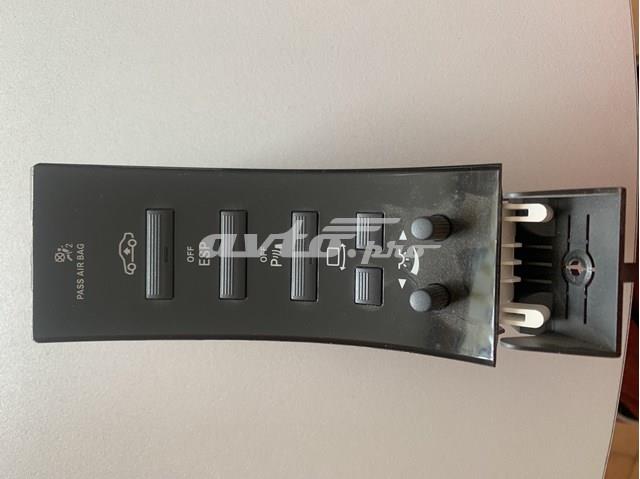 Блок кнопок центральної консолі A2218211251 MERCEDES