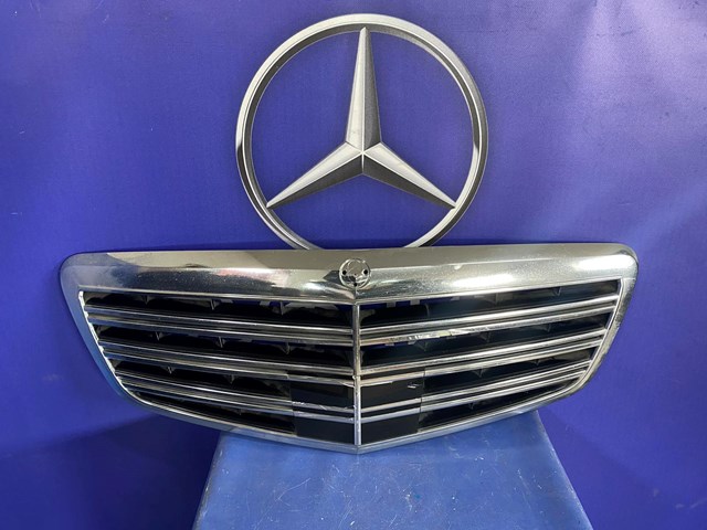Решітка радіатора A2218800483 MERCEDES