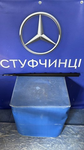 Накладка зовнішня (молдинг) порога, задні праві A2236949400 MERCEDES
