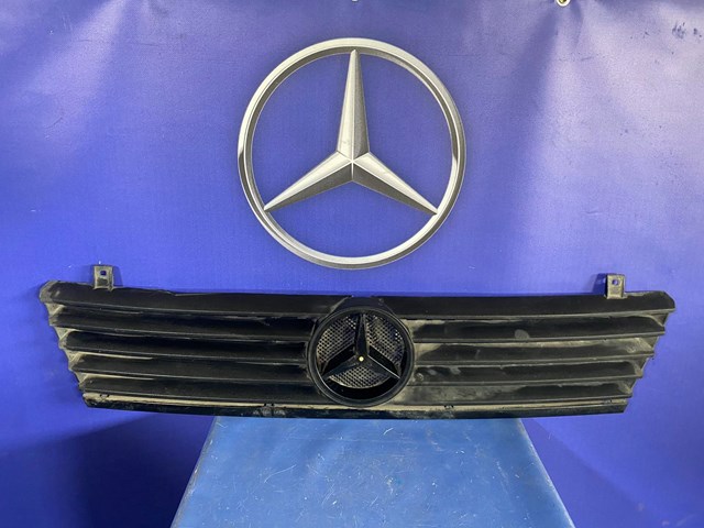 Захисна решітка радіатора A6388880015 MERCEDES