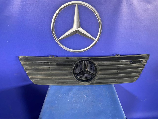 Облицювання радіатора A9018880123 MERCEDES