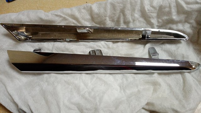 Молдинг переднього бампера, правий 531230D370 TOYOTA