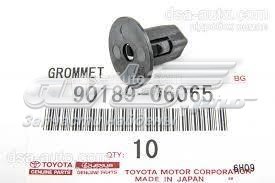 Пістон (кліп) кріплення підкрилки переднього крила 9018906065 TOYOTA