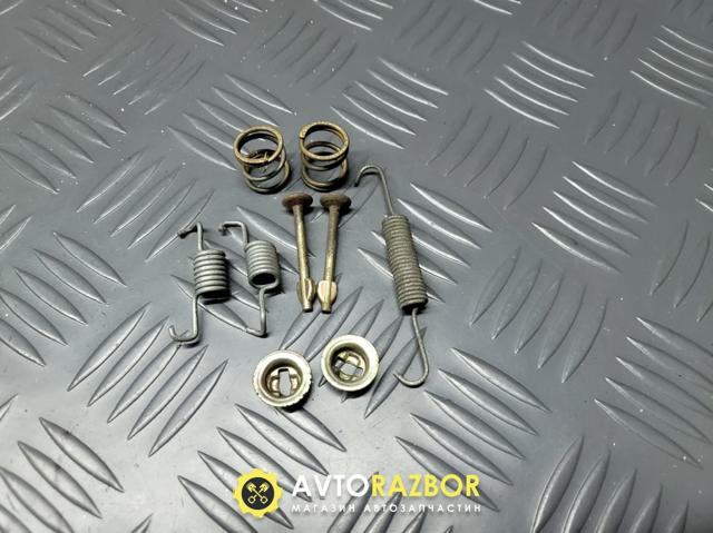 Монтажний комплект задніх барабанних колодок 049420F010 TOYOTA
