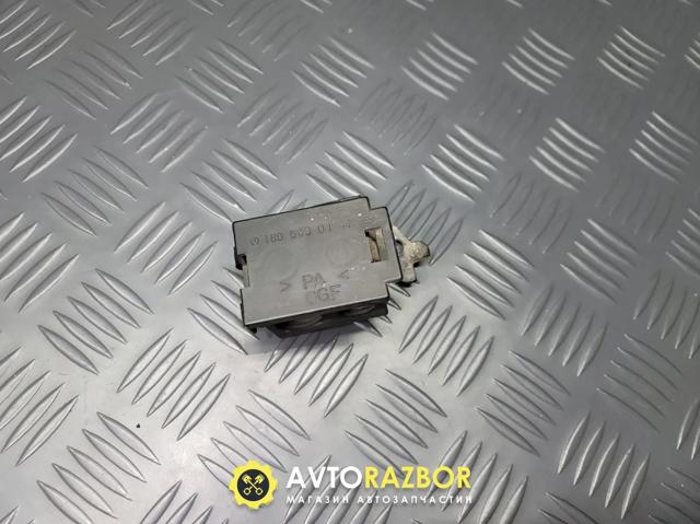 Колодка сполучна плюсового кабелю 1685460141 MERCEDES