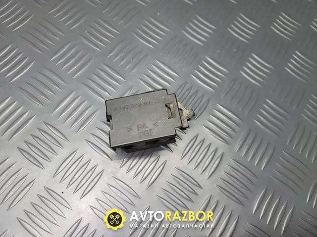 Колодка сполучна плюсового кабелю 1685460141 MERCEDES