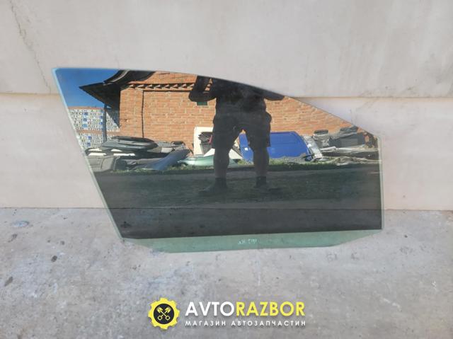 Скло передньої правої двері 1T0845202D VAG