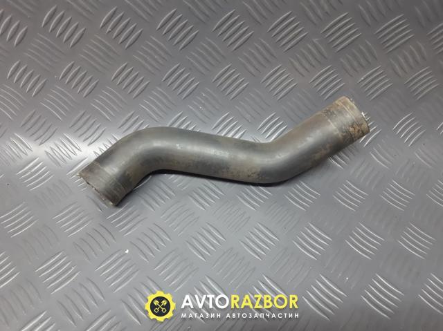 Шланг/патрубок радіатора охолодження, нижній 215039C600 NISSAN