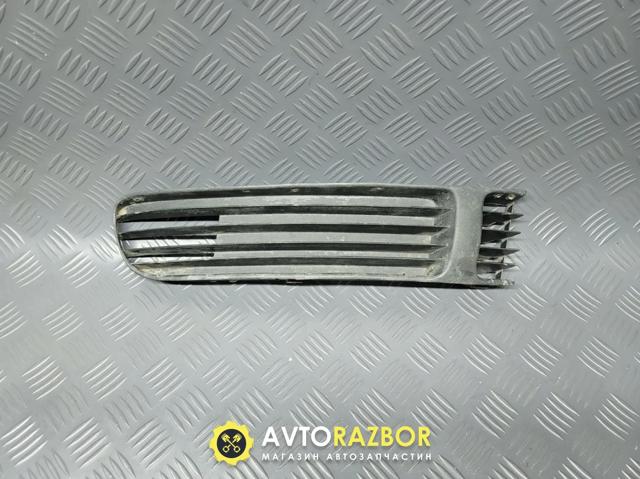 Решітка переднього бампера, права 3B0853678 VAG