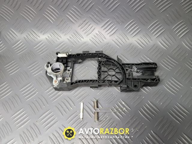Тримач зовнішньої ручки дверей, передніх лівих 3C0837885H VAG