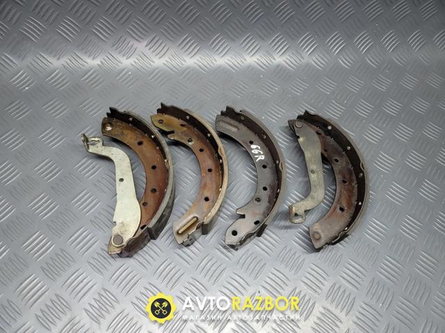 Гальма робочі задні ножні і гальмівні барабани 440609C025 NISSAN