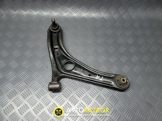 Правий важіль передній нижній підвіски 4806859035 TOYOTA