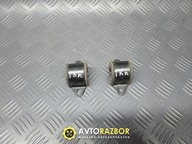 Втулка стабілізатора переднього 488150F010 TOYOTA